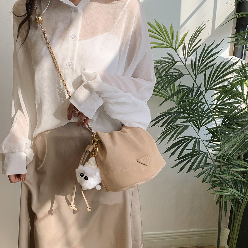 Women's Pu Leather Solid Color Streetwear String Shoulder Bag Crossbody Bag display picture 5