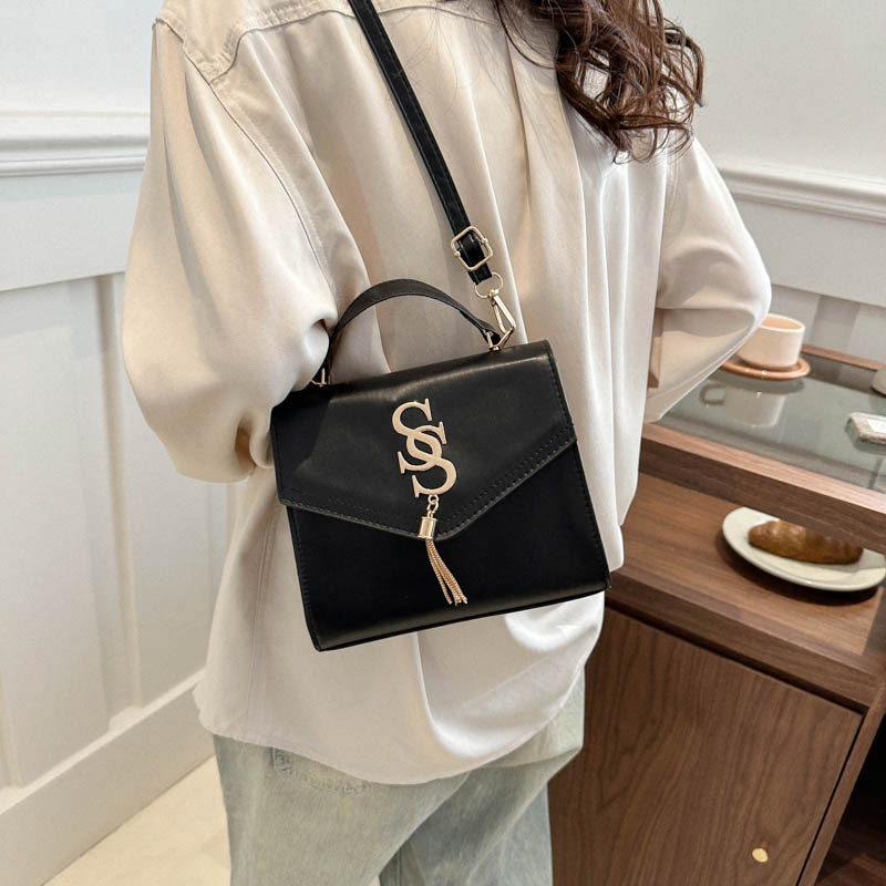 Women's Pu Leather Solid Color Streetwear Flip Cover Shoulder Bag Crossbody Bag display picture 2