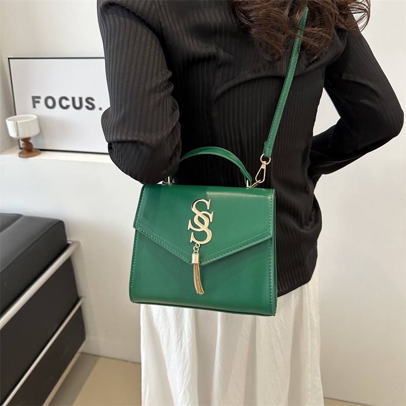 Women's Pu Leather Solid Color Streetwear Flip Cover Shoulder Bag Crossbody Bag display picture 5