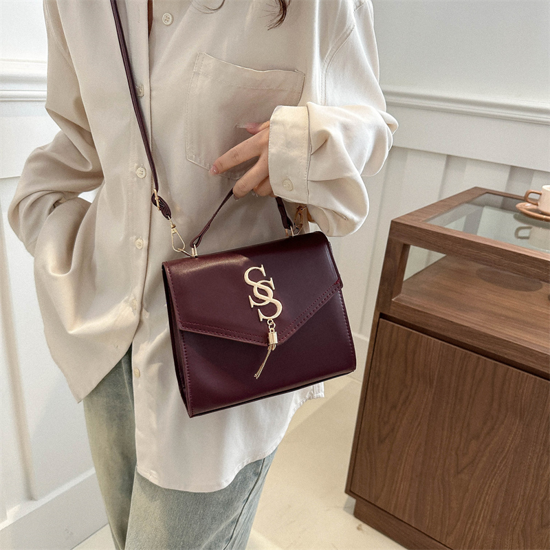 Women's Pu Leather Solid Color Streetwear Flip Cover Shoulder Bag Crossbody Bag display picture 6