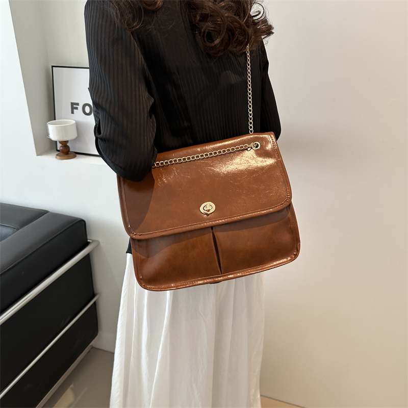 Women's Pu Leather Solid Color Basic Classic Style Flip Cover Shoulder Bag Crossbody Bag display picture 1