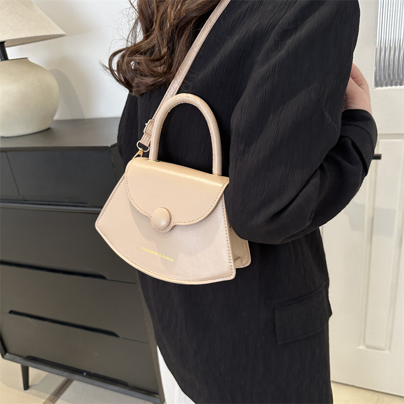 Women's Pu Leather Solid Color Cute Shell Flip Cover Shoulder Bag Handbag Crossbody Bag display picture 4