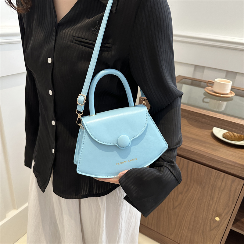 Women's Pu Leather Solid Color Cute Shell Flip Cover Shoulder Bag Handbag Crossbody Bag display picture 7