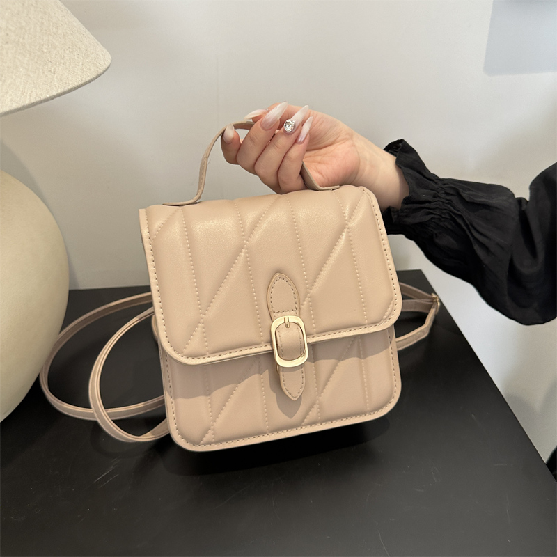 Women's Pu Leather Solid Color Elegant Vintage Style Flip Cover Shoulder Bag Crossbody Bag Fashion Backpack display picture 6