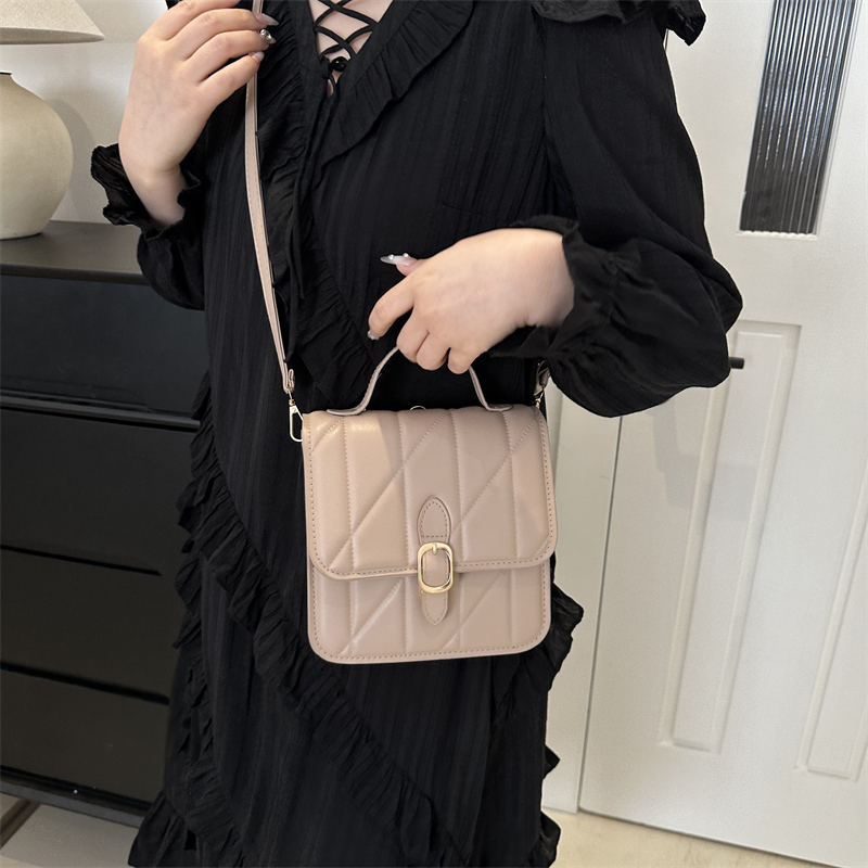 Women's Pu Leather Solid Color Elegant Vintage Style Flip Cover Shoulder Bag Crossbody Bag Fashion Backpack display picture 7