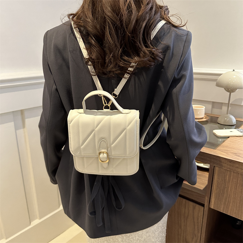 Women's Pu Leather Solid Color Elegant Vintage Style Flip Cover Shoulder Bag Crossbody Bag Fashion Backpack display picture 4