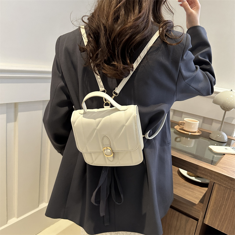 Women's Pu Leather Solid Color Elegant Vintage Style Flip Cover Shoulder Bag Crossbody Bag Fashion Backpack display picture 8