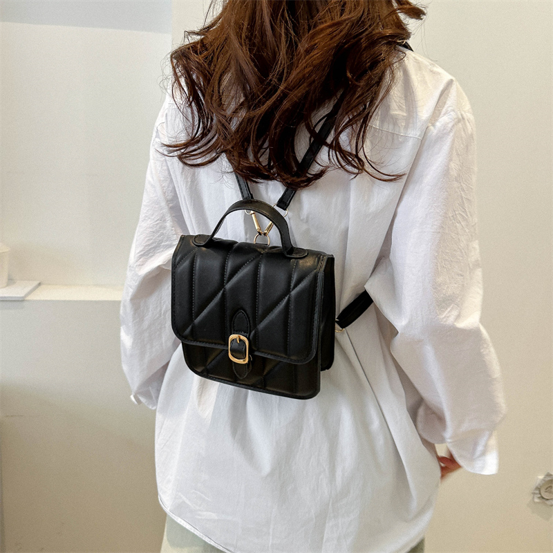 Women's Pu Leather Solid Color Elegant Vintage Style Flip Cover Shoulder Bag Crossbody Bag Fashion Backpack display picture 2