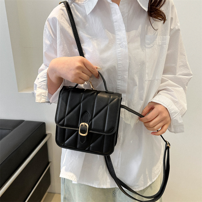 Women's Pu Leather Solid Color Elegant Vintage Style Flip Cover Shoulder Bag Crossbody Bag Fashion Backpack display picture 9