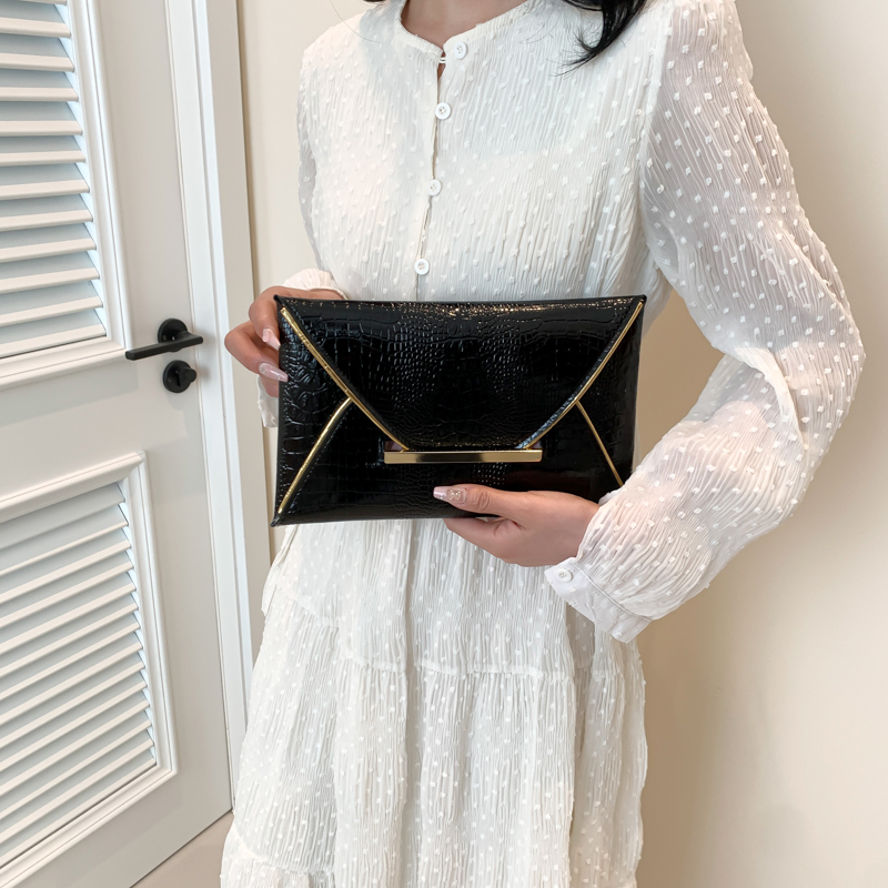 Women's Pu Leather Solid Color Crocodile Vintage Style Square Flip Cover Envelope Bag Clutch Bag display picture 8