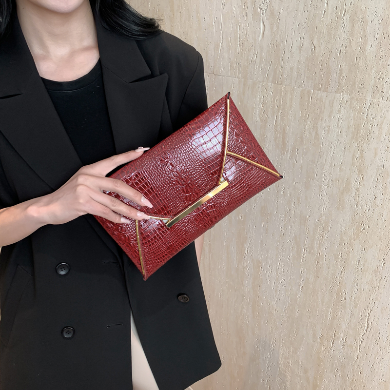 Women's Pu Leather Solid Color Crocodile Vintage Style Square Flip Cover Envelope Bag Clutch Bag display picture 5