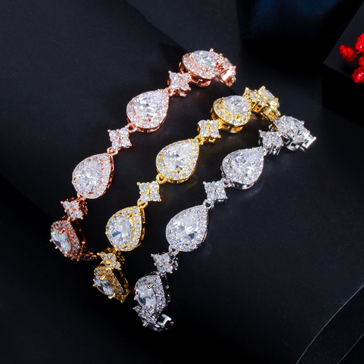 Wholesale Simple Style Water Droplets Copper Inlay White Gold Plated Zircon Bracelets display picture 8