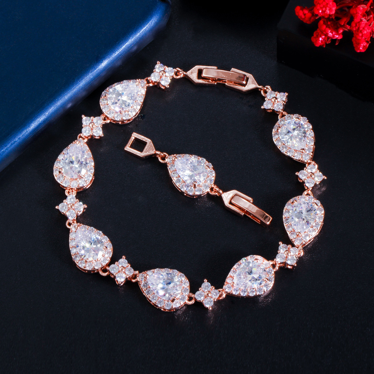 Wholesale Simple Style Water Droplets Copper Inlay White Gold Plated Zircon Bracelets display picture 3
