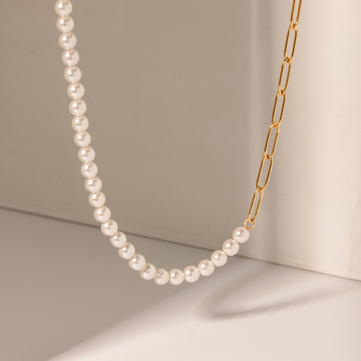 Edelstahl 304 Künstliche Perle IG-Stil Asymmetrisch Runden Halskette display picture 4
