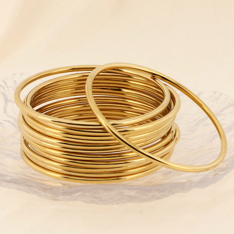 Simple Style Round Titanium Steel 18K Gold Plated Bangle In Bulk display picture 4