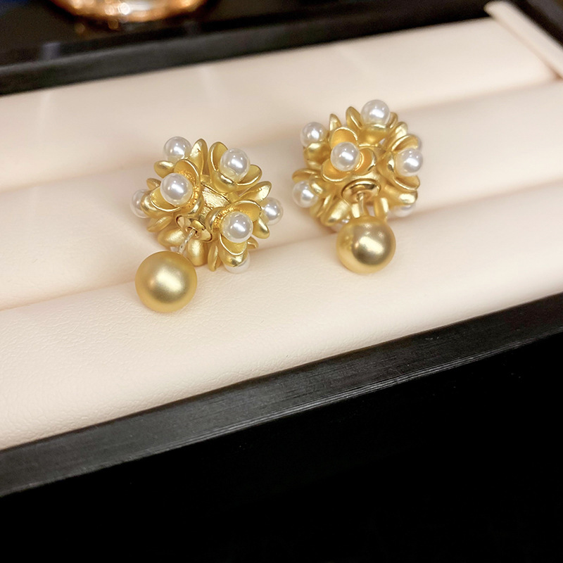 1 Pair Retro Flower Inlay Alloy Pearl Ear Studs display picture 3