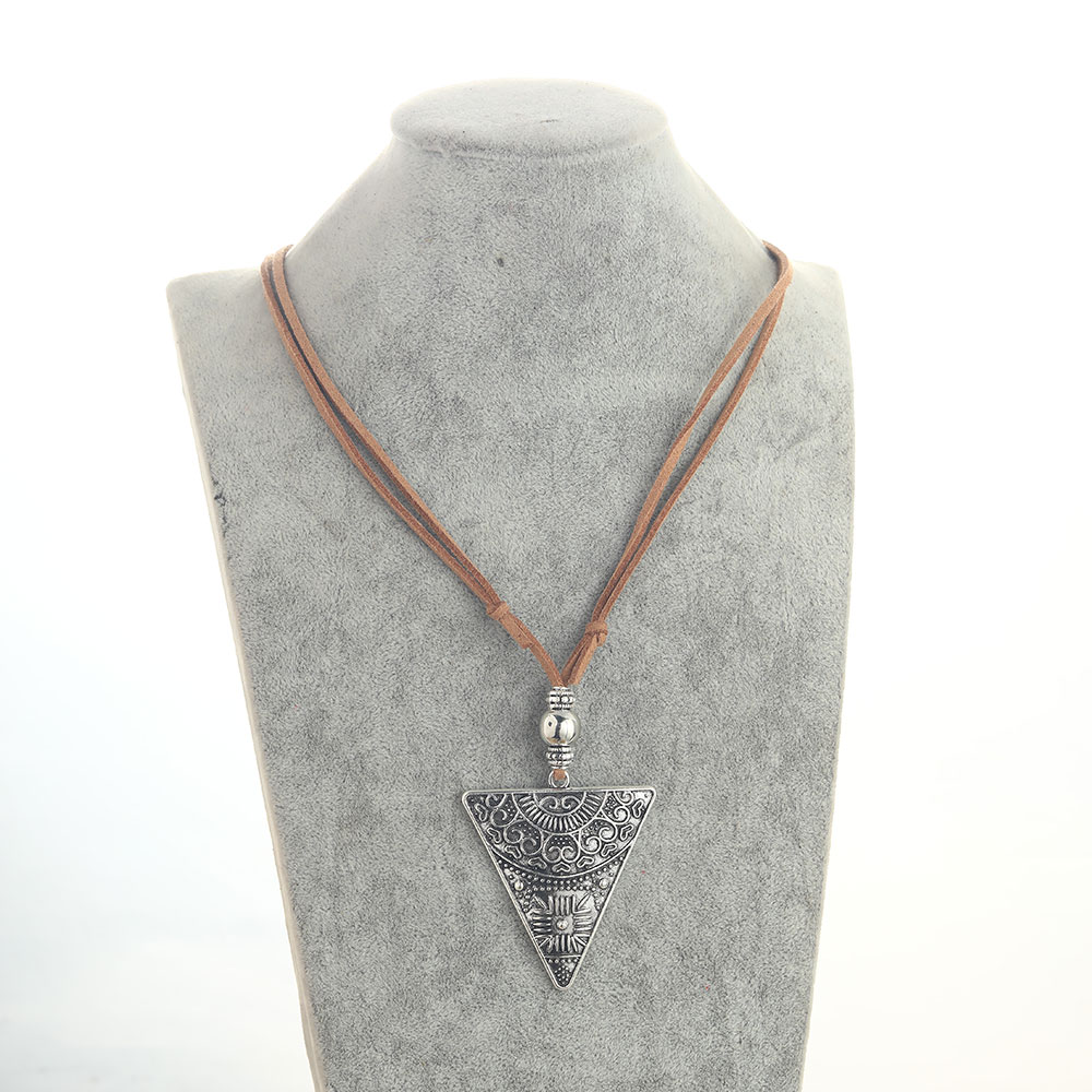 Simple Style Triangle CCB Alloy Velvet Inlay CCB Women's Pendant Necklace display picture 1