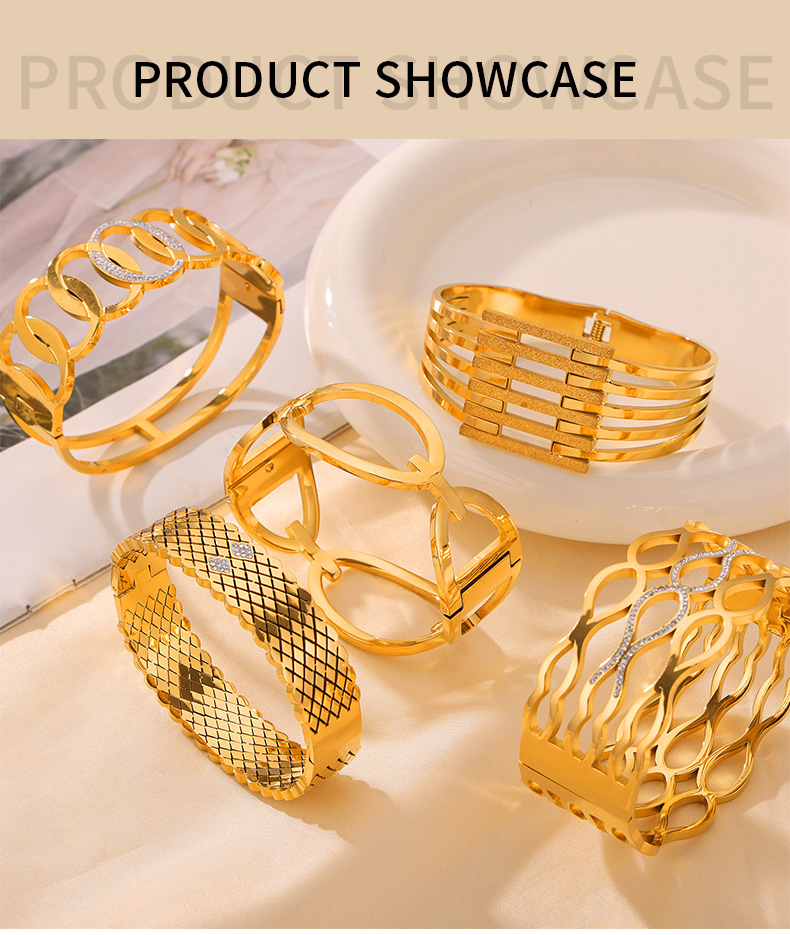 Acero Titanio Chapados en oro de 18k Casual Elegante Estilo Simple Ahuecar Embutido Color Sólido Diamantes De Imitación Brazalete display picture 1
