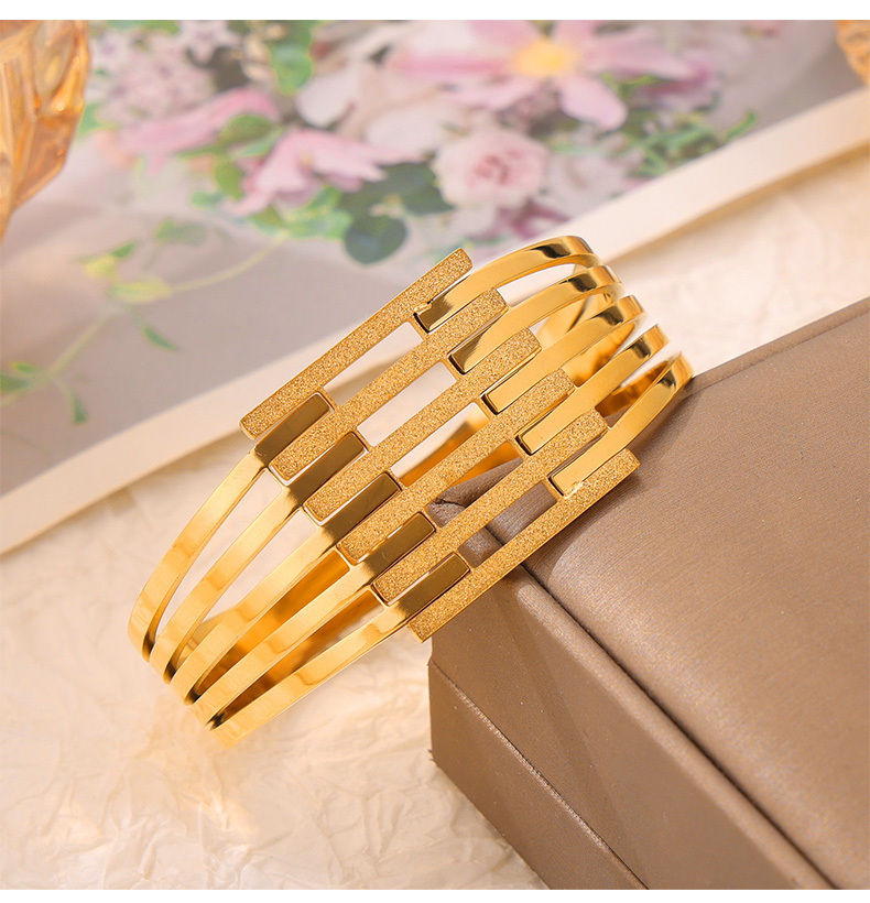 Titanium Steel 18K Gold Plated Casual Elegant Simple Style Hollow Out Inlay Solid Color Rhinestones Bangle display picture 3