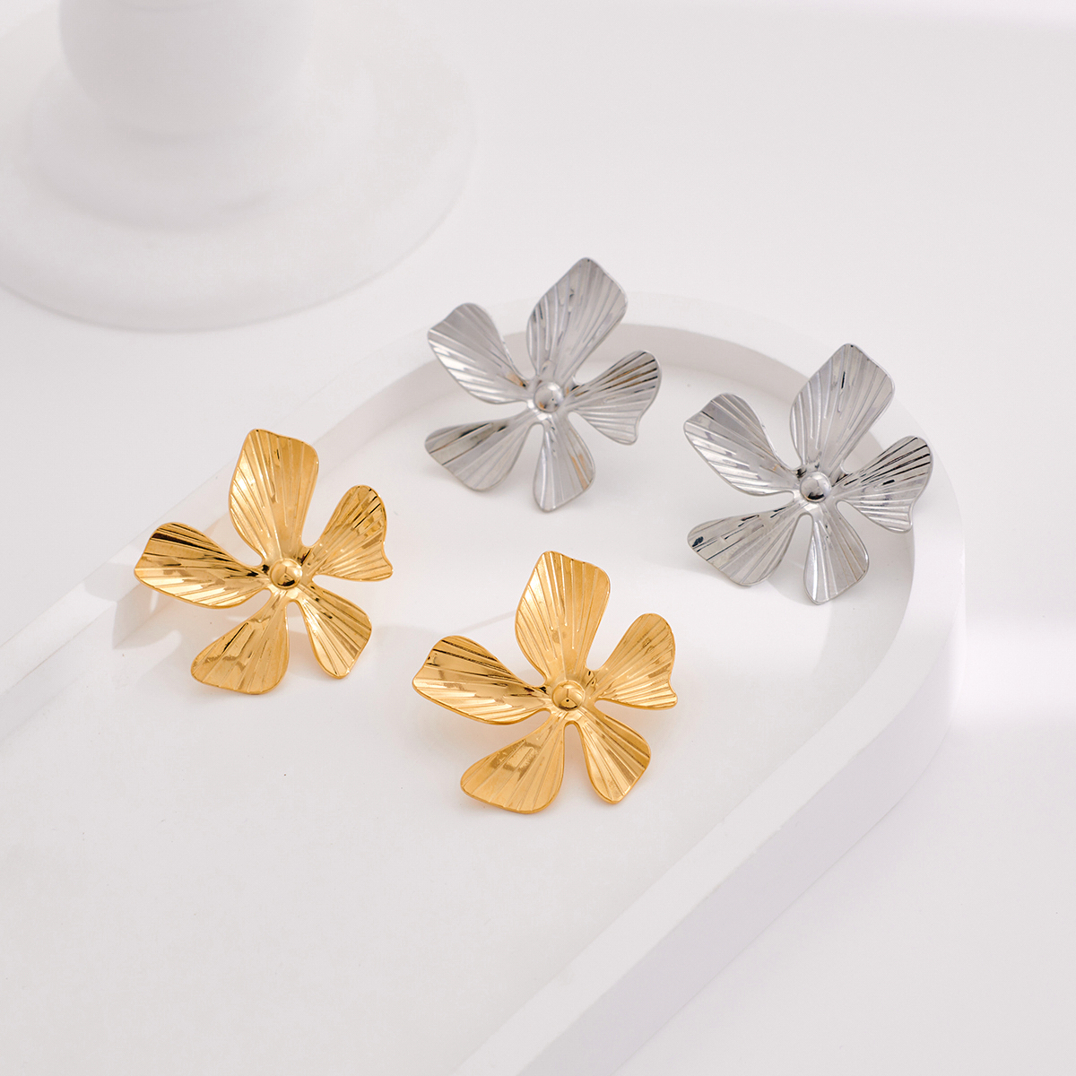 1 Pair Cute Luxurious Flower Plating 304 Stainless Steel 18K Gold Plated Ear Studs display picture 4
