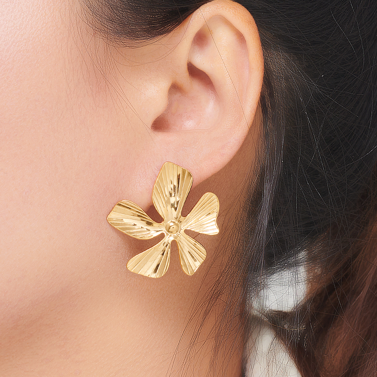 1 Pair Cute Luxurious Flower Plating 304 Stainless Steel 18K Gold Plated Ear Studs display picture 5