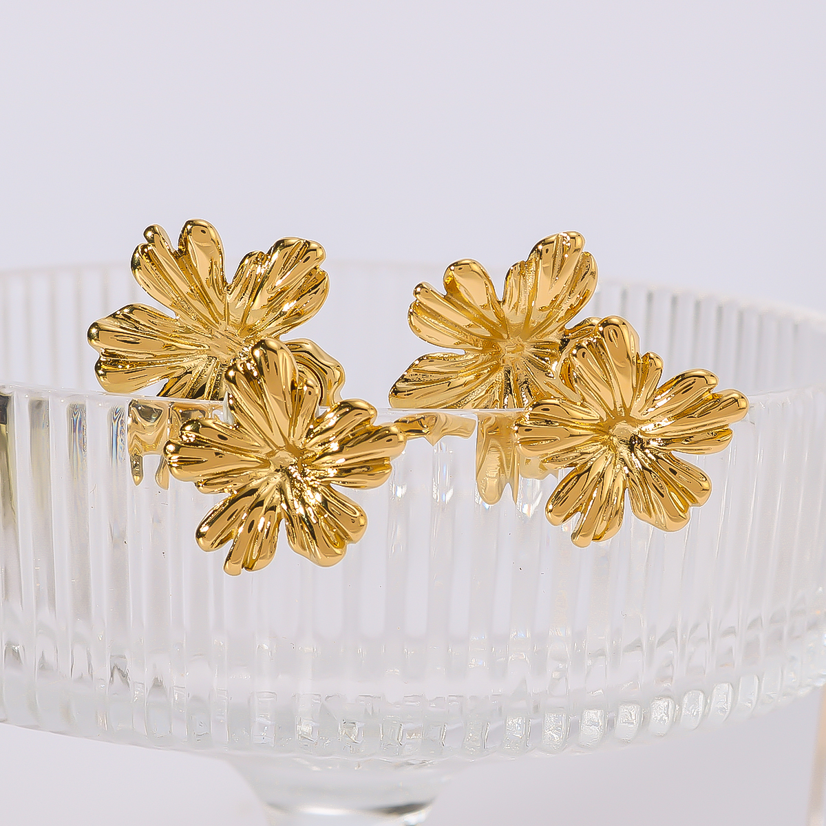 1 Paar IG-Stil Vintage-Stil Einfacher Stil Blume Edelstahl 304 18 Karat Vergoldet Ohrstecker display picture 3