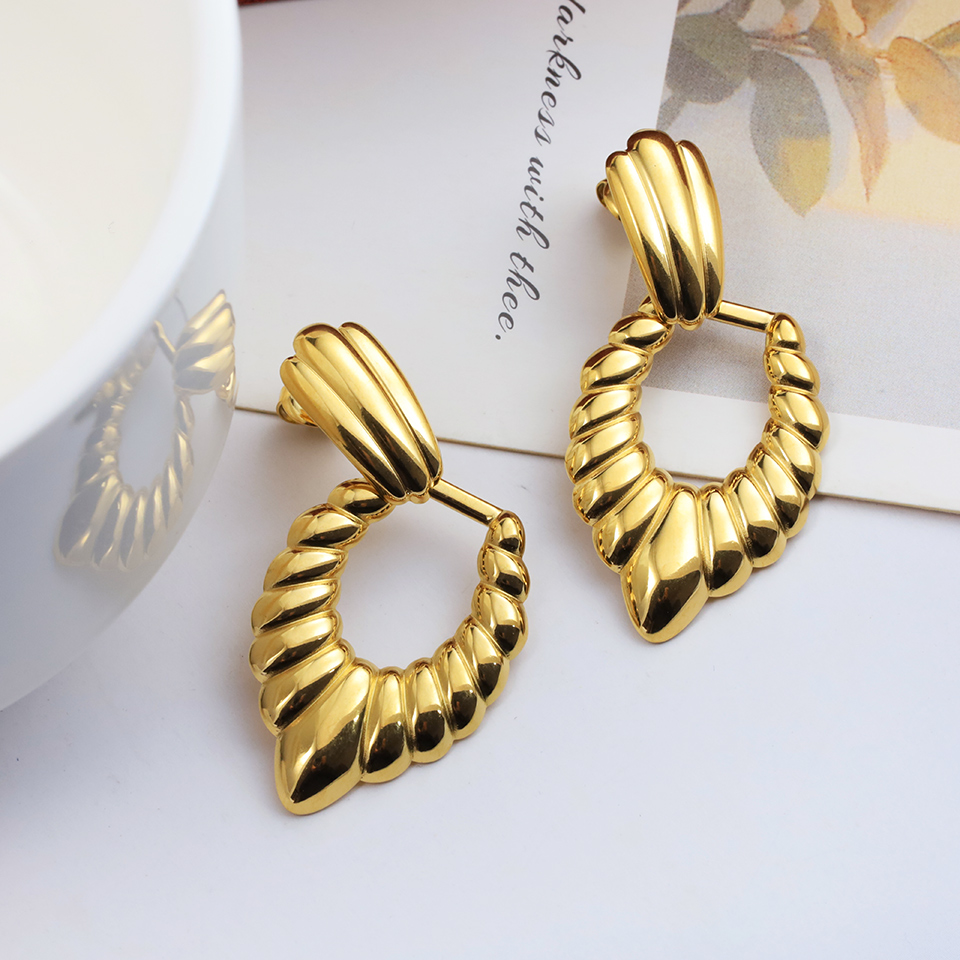 1 Pair Casual Vacation Heart Shape Titanium Steel 18K Gold Plated Drop Earrings display picture 4