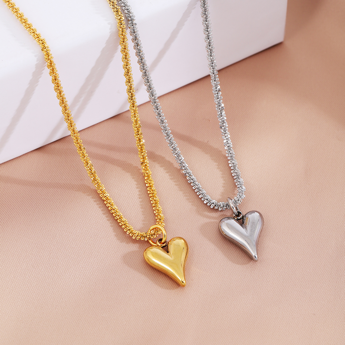 304 Stainless Steel Steel Elegant Lady Heart Shape Pendant Necklace display picture 7