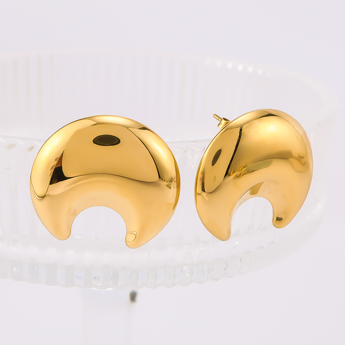 1 Pair IG Style Vintage Style Simple Style Moon Three-dimensional 304 Stainless Steel 18K Gold Plated Ear Studs display picture 3
