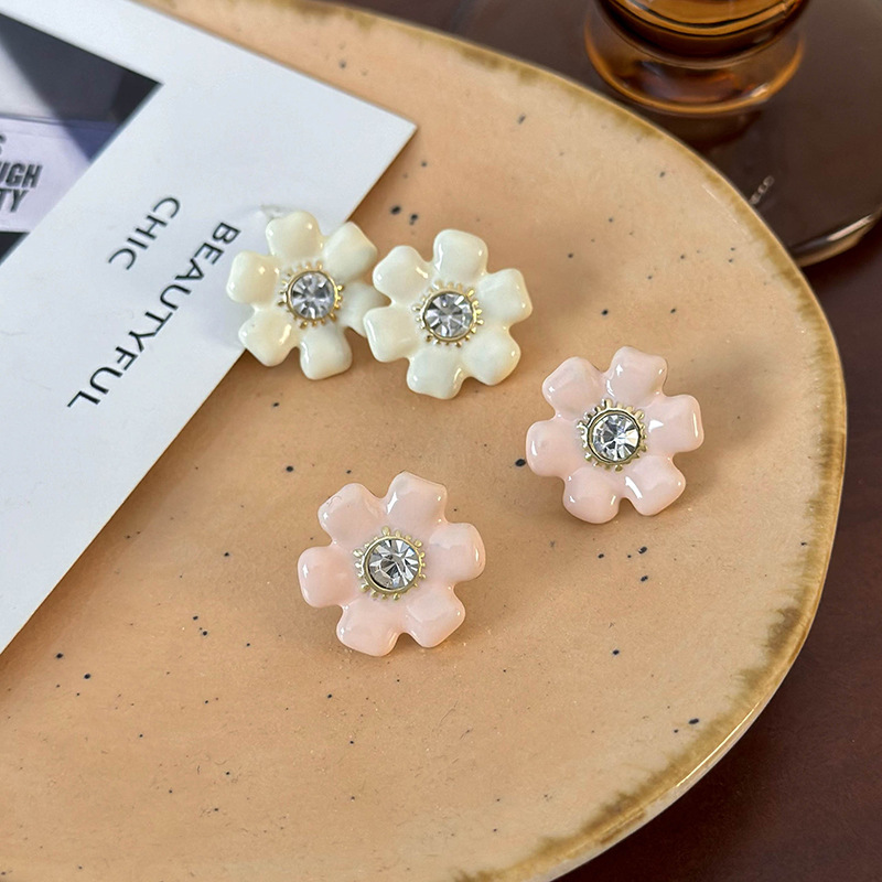 1 Pair Princess Sweet Flower Inlay Imitation Pearl Alloy Zircon Ear Studs display picture 4