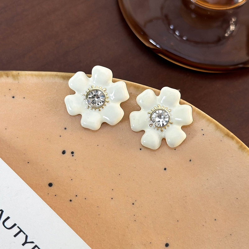 1 Pair Princess Sweet Flower Inlay Imitation Pearl Alloy Zircon Ear Studs display picture 2