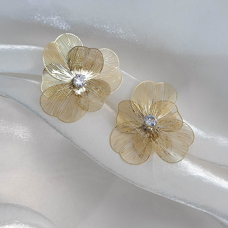 1 Paire Style Simple Style Classique Fleur Incruster Le Cuivre Strass Boucles D'Oreilles display picture 8