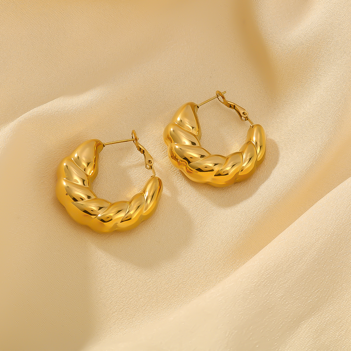 1 Pair IG Style Vintage Style Simple Style U Shape Simple 304 Stainless Steel 18K Gold Plated Earrings display picture 6