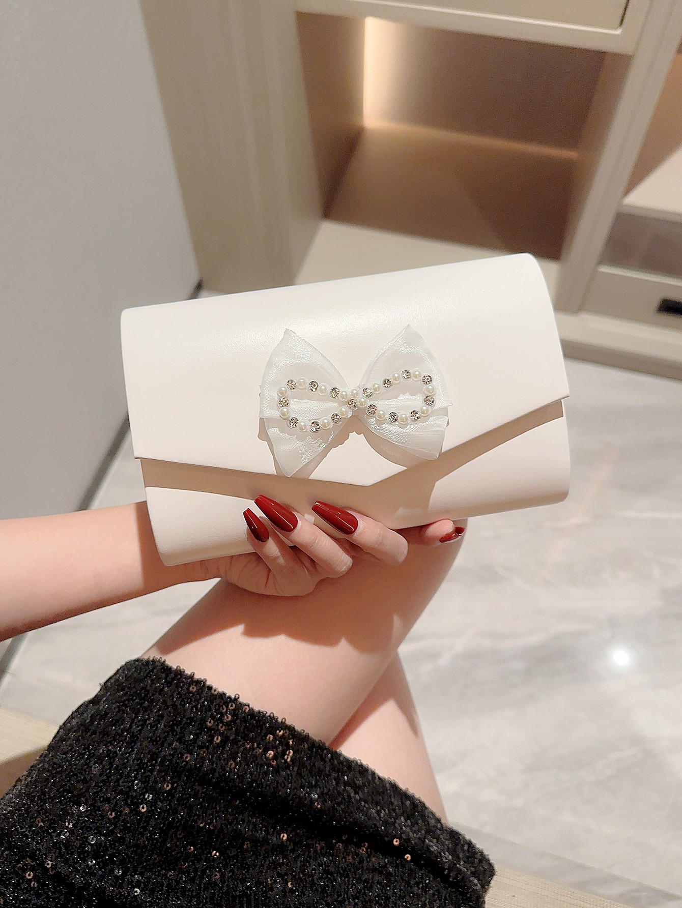 White Pu Leather Solid Color Bowknot Square Evening Bags display picture 1