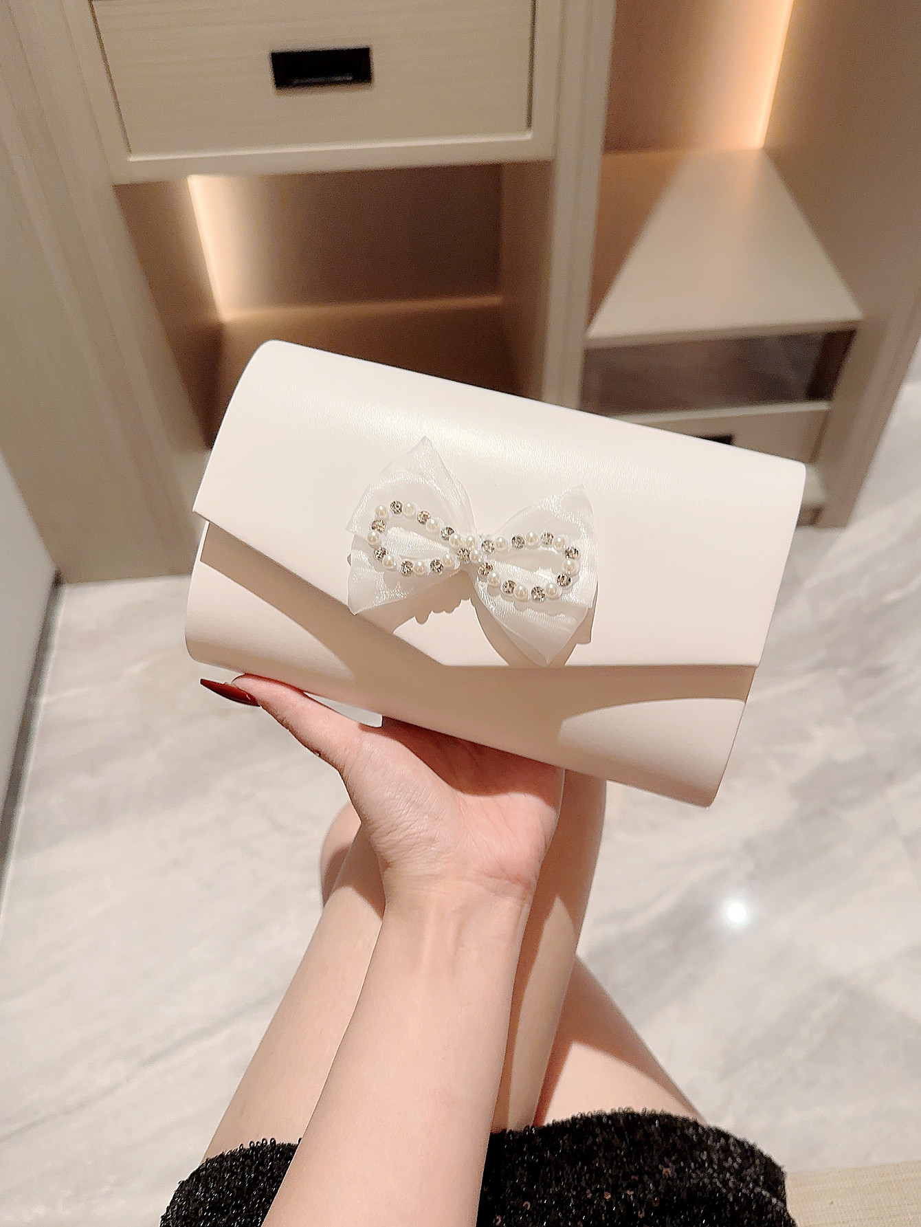 White Pu Leather Solid Color Bowknot Square Evening Bags display picture 5