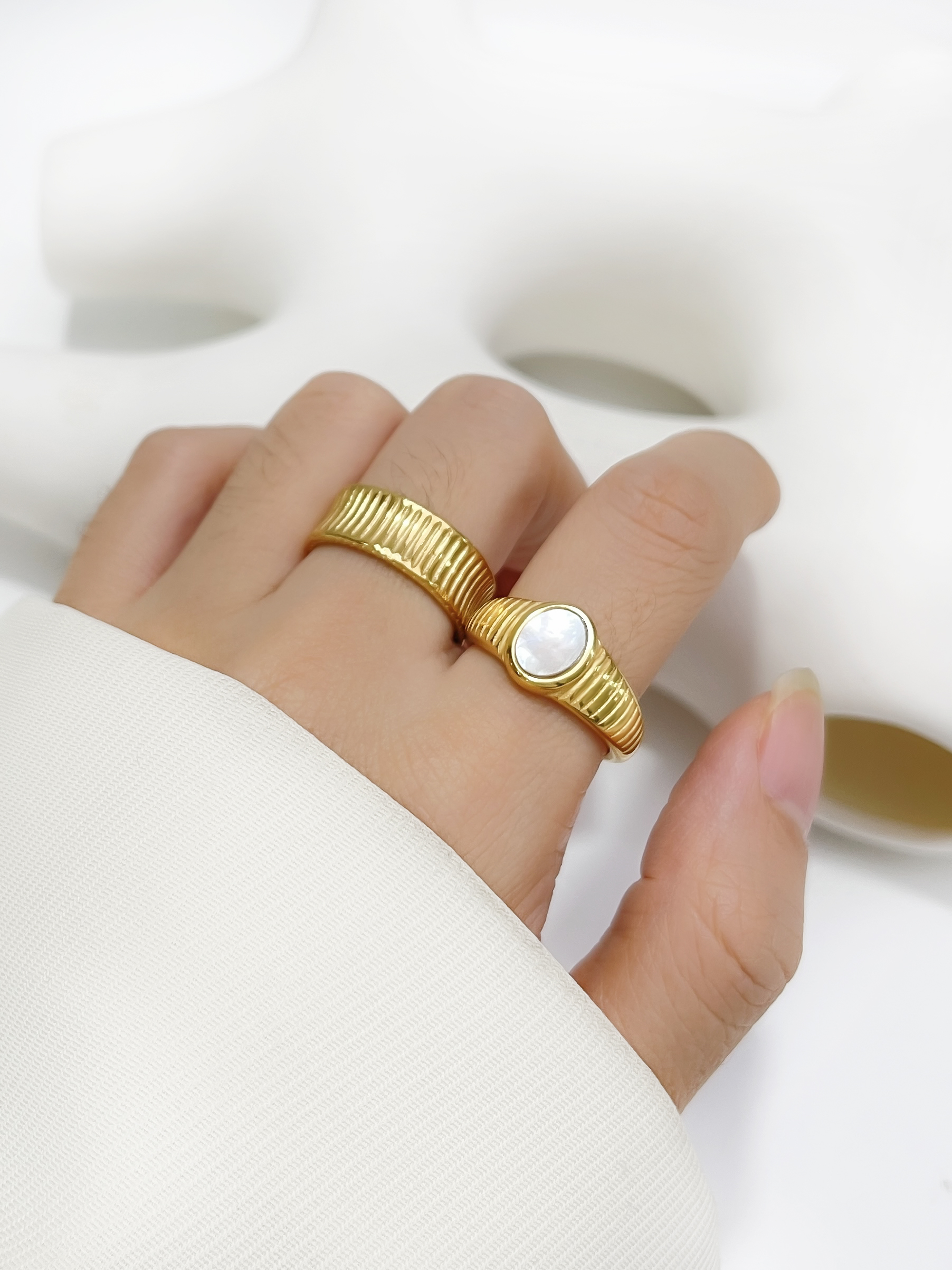 304 Stainless Steel 18K Gold Plated Casual Basic Classic Style Enamel Inlay Round Shell Open Rings Rings display picture 3
