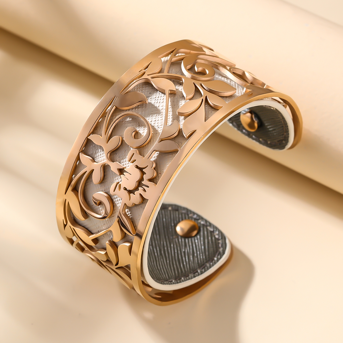 Elegant Luxurious Tribal 304 Stainless Steel Titanium Steel 18K Gold Plated PU In Bulk display picture 1