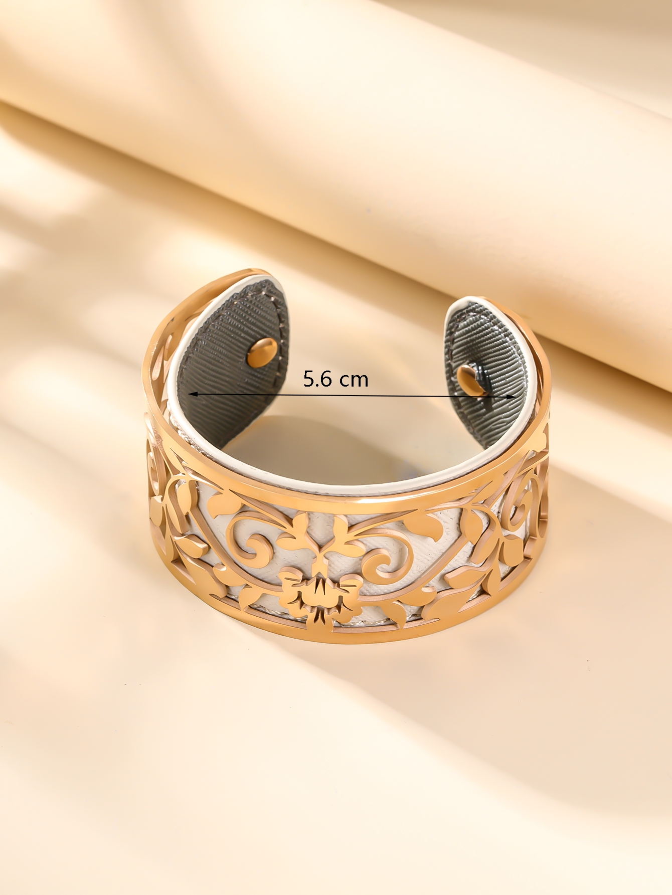 Elegant Luxurious Tribal 304 Stainless Steel Titanium Steel 18K Gold Plated PU In Bulk display picture 3
