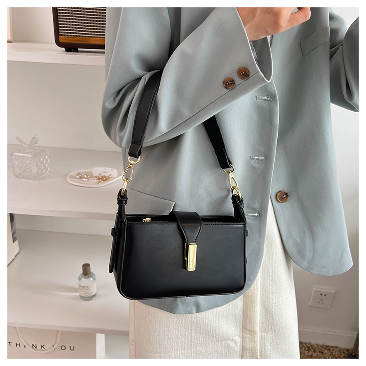 Women's Medium Pu Leather Solid Color Classic Style Streetwear Lock Clasp Shoulder Bag Crossbody Bag display picture 3