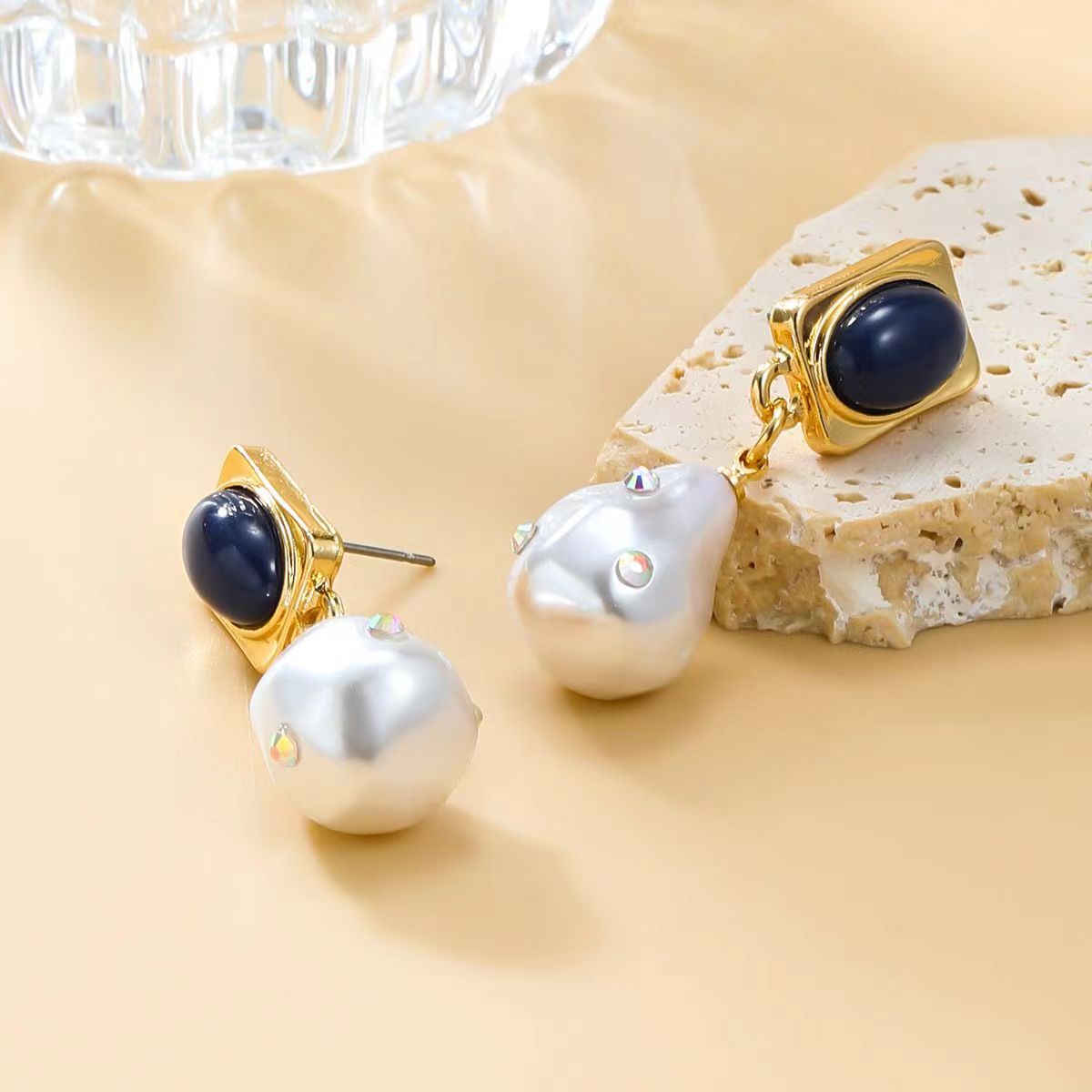 1 Pair Vintage Style Pearl Plating Inlay Copper Pearl 18K Gold Plated Drop Earrings display picture 9