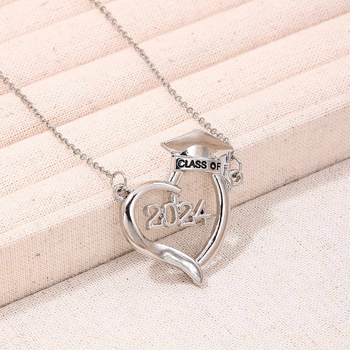 Simple Style Classic Style Doctoral Cap Number Heart Shape Zinc Alloy Women's Pendant Necklace display picture 5