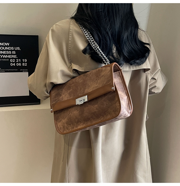 Women's Medium Pu Leather Solid Color Streetwear Square Lock Clasp Shoulder Bag Crossbody Bag display picture 3