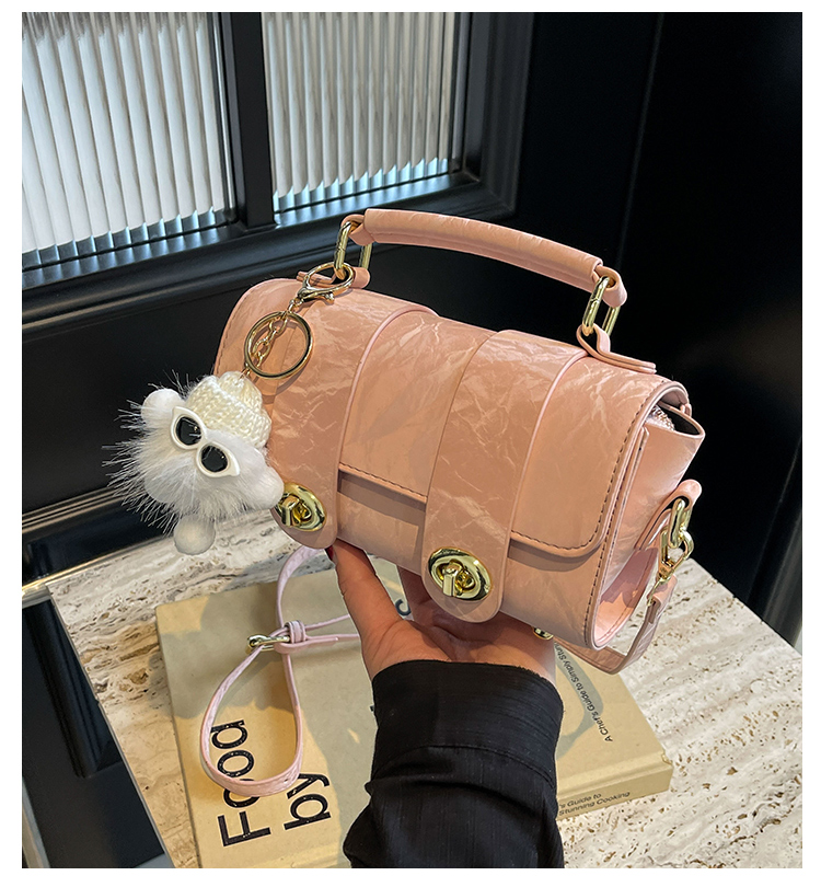 Women's Medium Pu Leather Solid Color Classic Style Streetwear Square Lock Clasp Shoulder Bag Crossbody Bag display picture 1