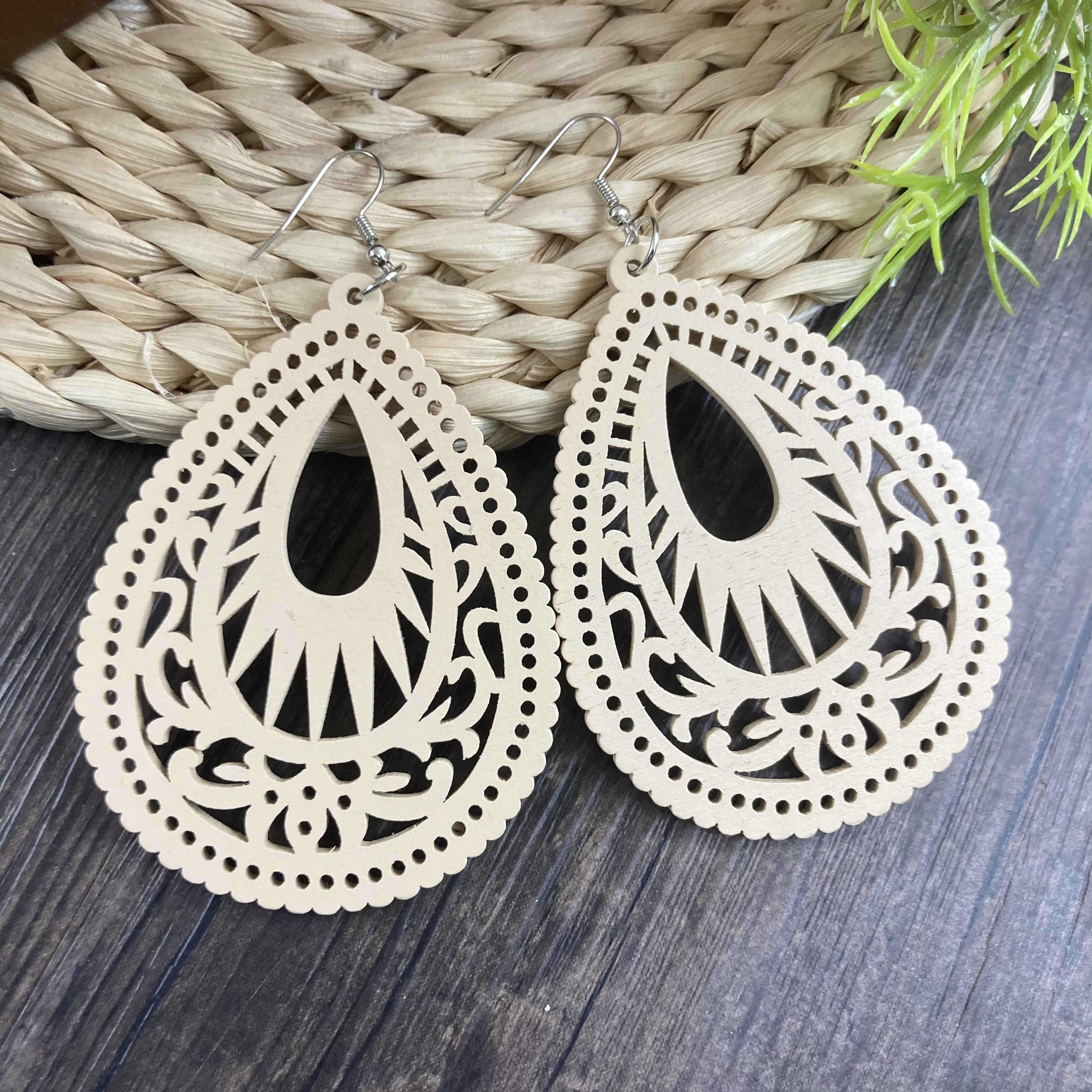 1 Pair Casual Retro Simple Style Water Droplets Stoving Varnish Wood Drop Earrings display picture 9