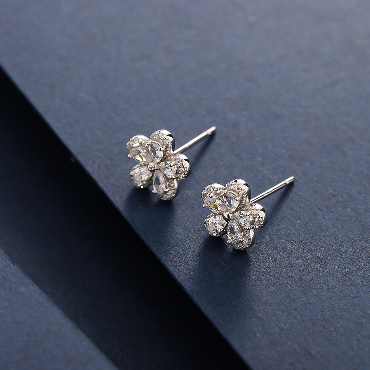 1 Pair Lady Classic Style Solid Color Flower Plating Inlay Sterling Silver Zircon 14K Gold Plated Ear Studs display picture 8