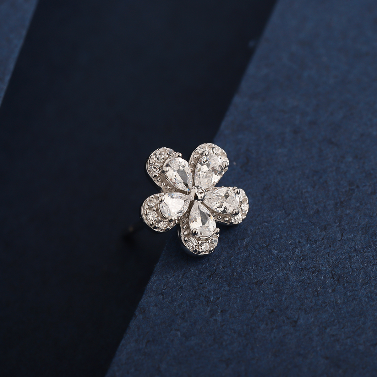 1 Pair Lady Classic Style Solid Color Flower Plating Inlay Sterling Silver Zircon 14K Gold Plated Ear Studs display picture 5
