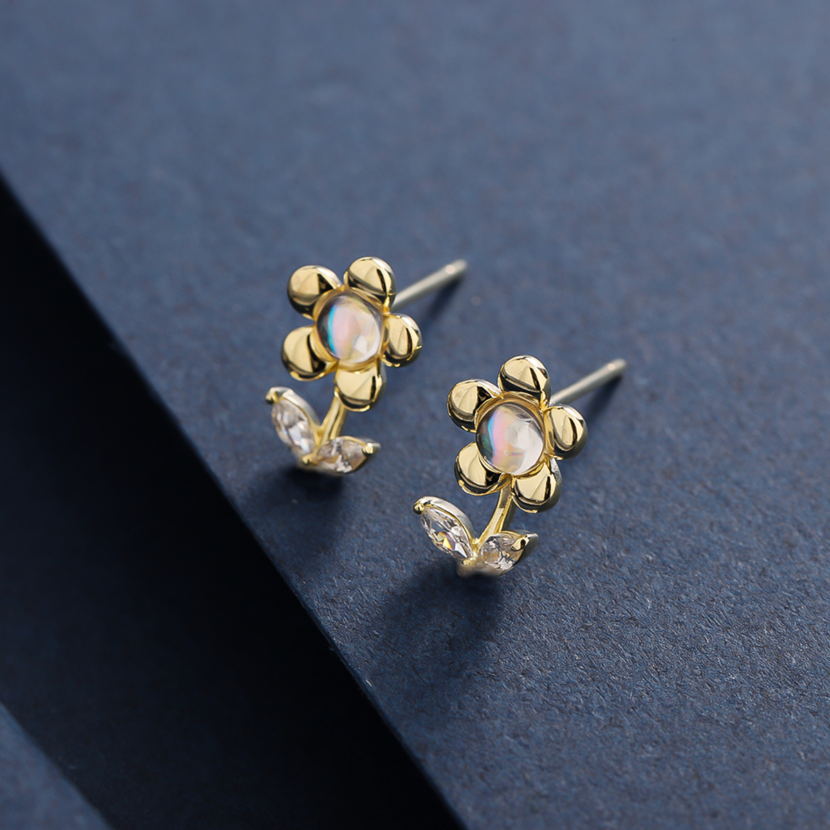 1 Pair Simple Style Korean Style Sunflower Plating Inlay Sterling Silver Zircon 14K Gold Plated Ear Studs display picture 6