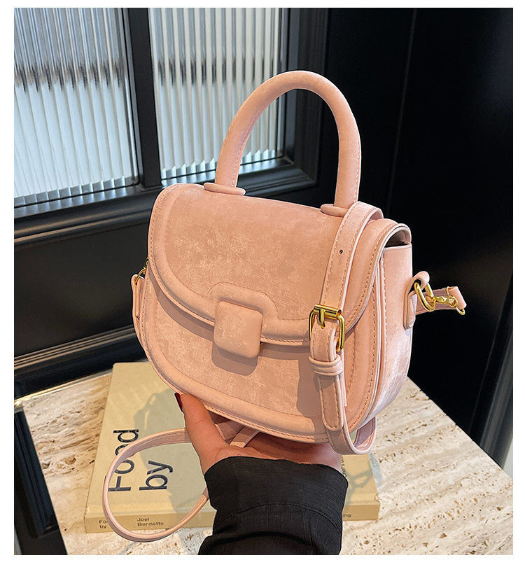 Women's Medium Pu Leather Solid Color Classic Style Streetwear Magnetic Buckle Shoulder Bag Handbag Crossbody Bag display picture 1