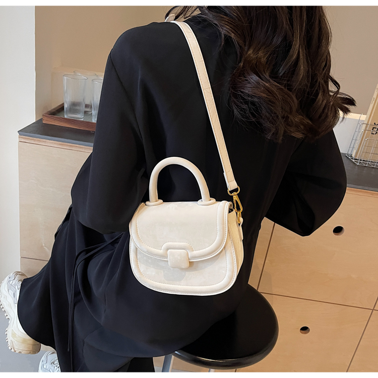 Women's Medium Pu Leather Solid Color Classic Style Streetwear Magnetic Buckle Shoulder Bag Handbag Crossbody Bag display picture 4