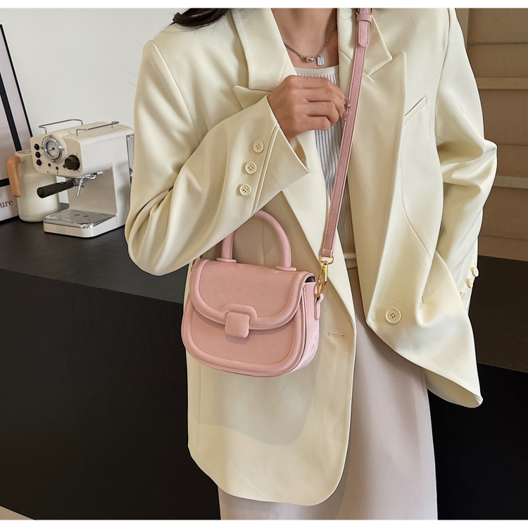 Women's Medium Pu Leather Solid Color Classic Style Streetwear Magnetic Buckle Shoulder Bag Handbag Crossbody Bag display picture 5